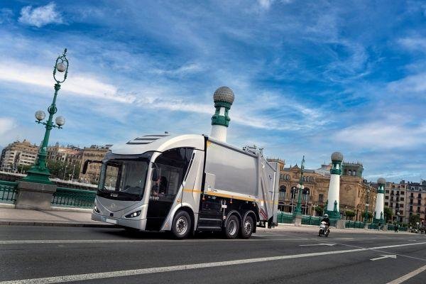 FCC MEDIO AMBIENTE E IRIZAR ACUERDAN PRODUCIR LOS PRIMEROS 10 CAMIONES ELÉCTRICOS IE URBAN TRUCK